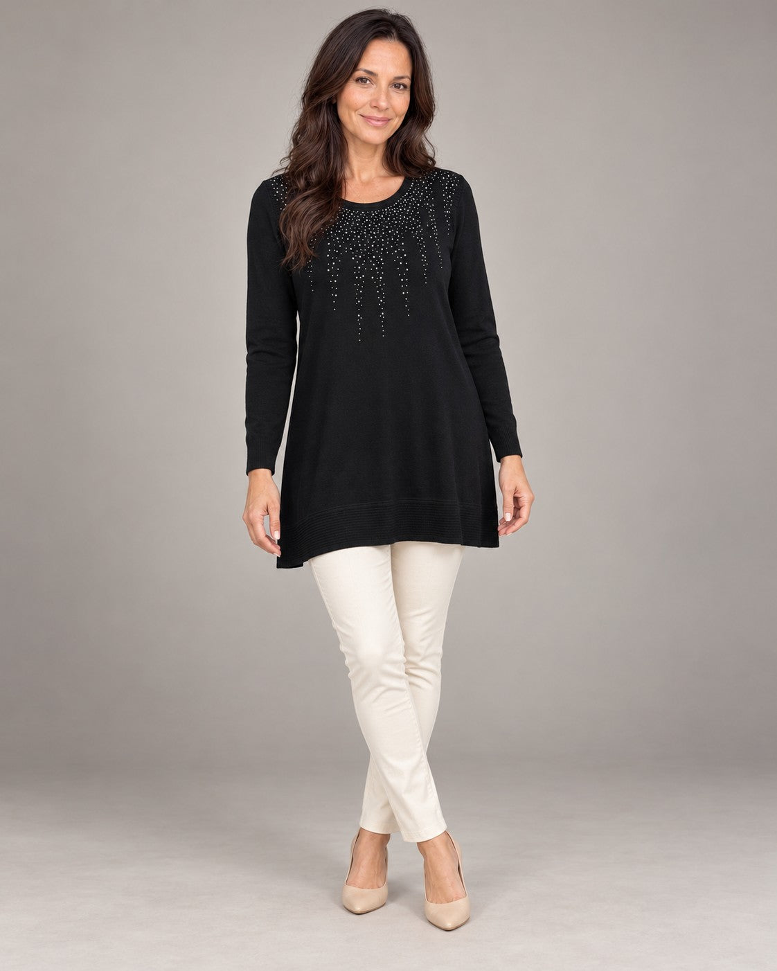 Tunika-Pullover in Schwarz, Ganzkörperansicht