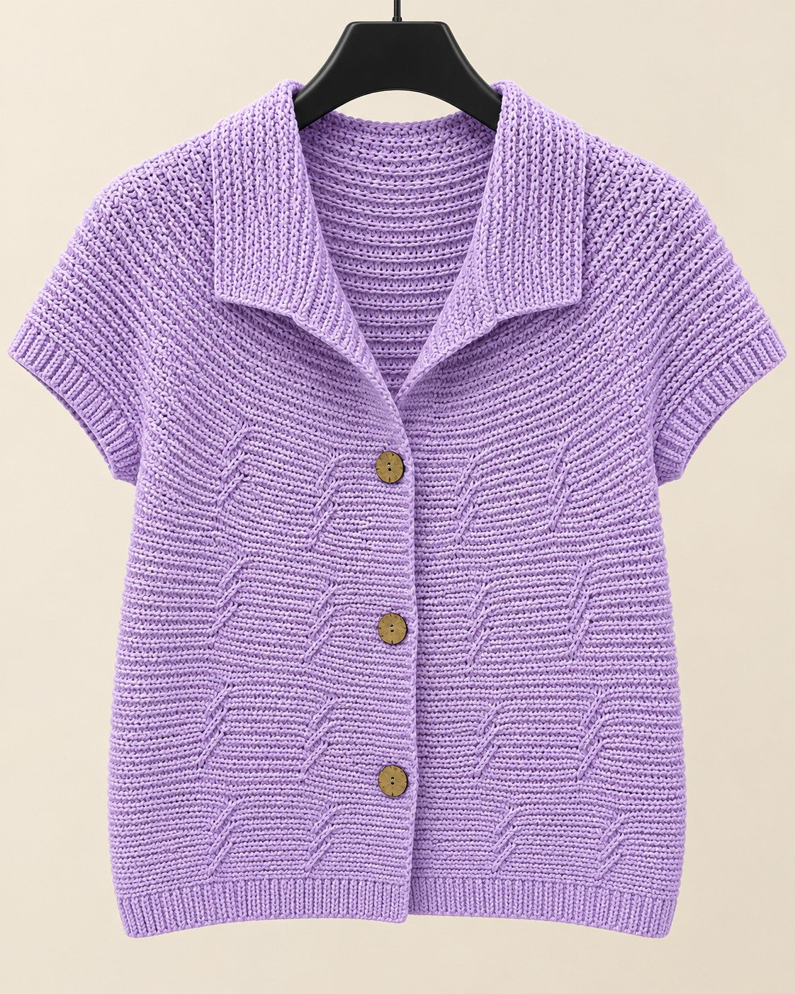 Kurzarm-Strickjacke in Flieder, Ganzkörperansicht