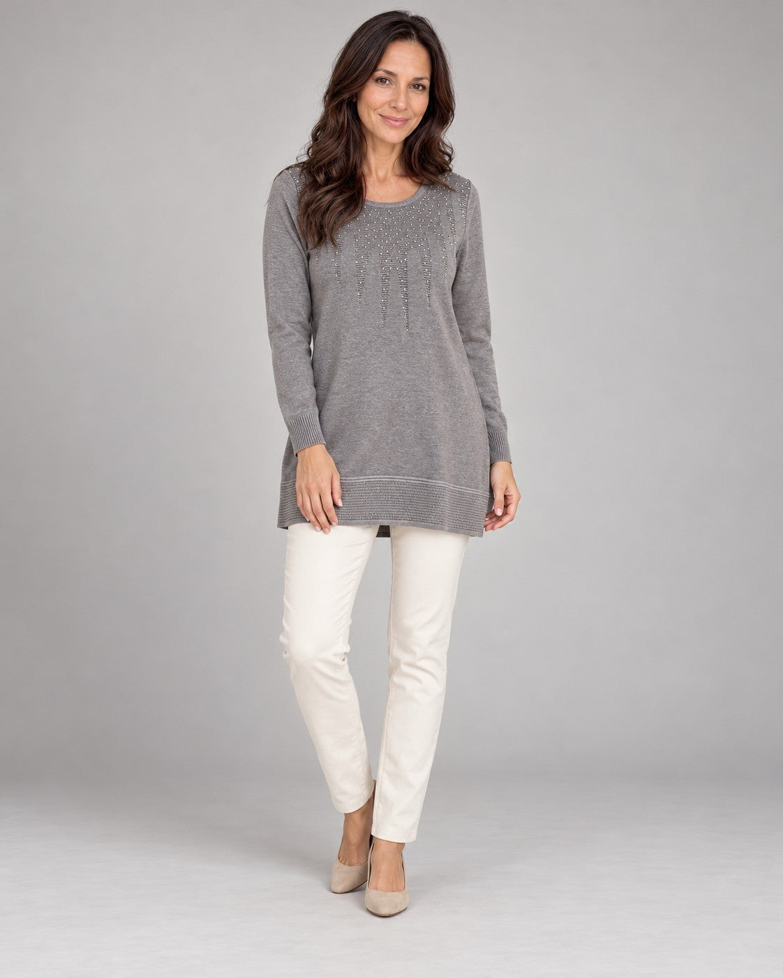 Tunika-Pullover in Grau, Ganzkörperansicht