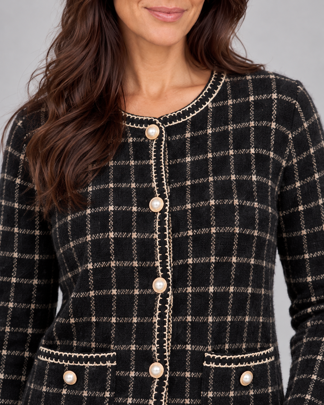 Elegante Strickjacke mit Perlenknöpfen