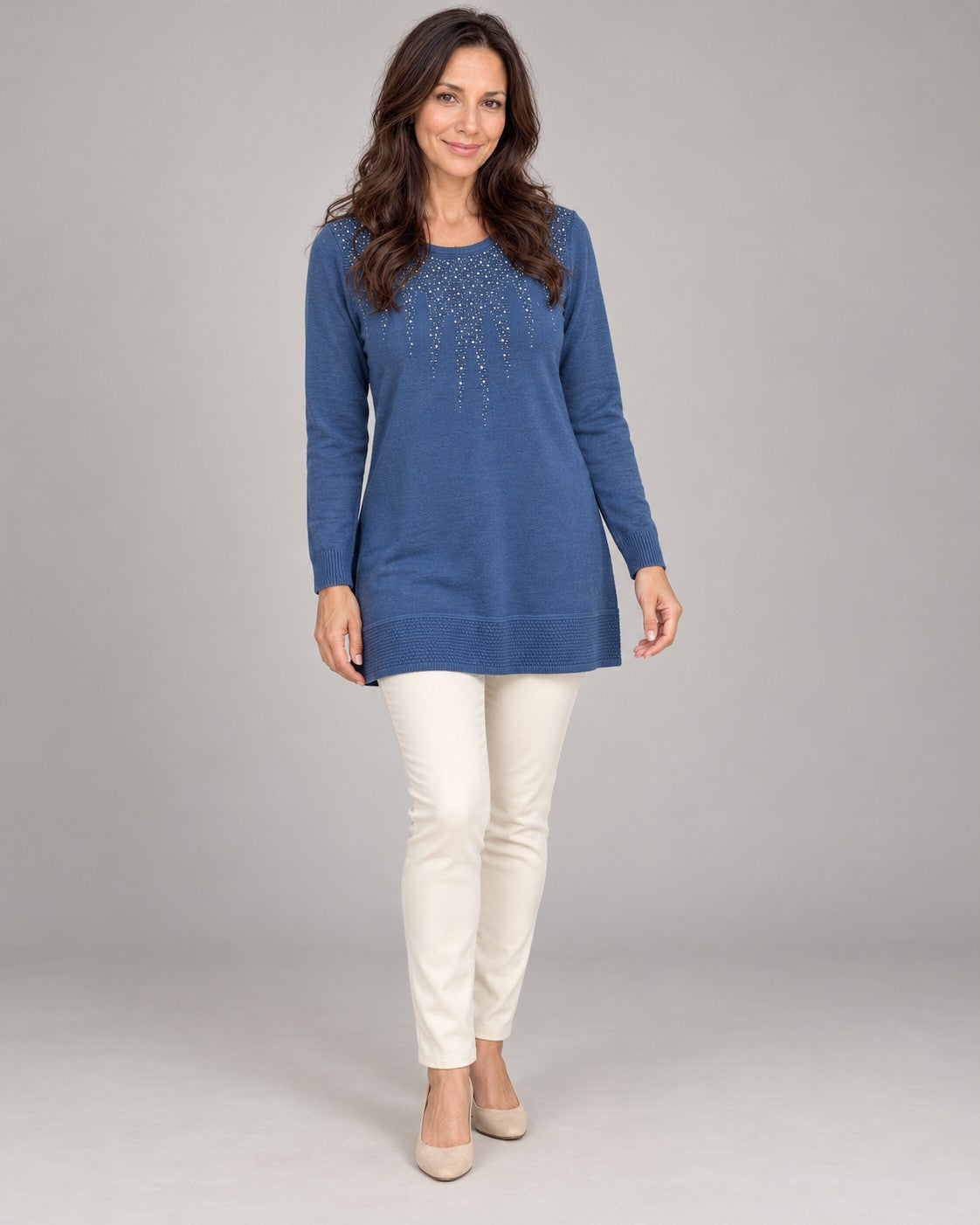 Tunika-Pullover in Blau, Ganzkörperansicht