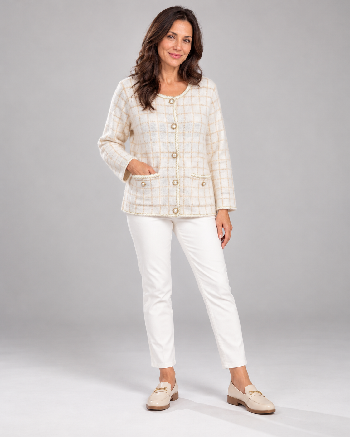 Elegante Strickjacke mit Perlenknöpfen